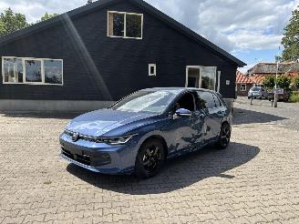 krockskadad bil auto Volkswagen Golf 8,5 FACELIFT 1.5 NAVI CLIMA CAMERA LED VIRT DASH TREKHAAK B.J 12-2024 NEW MODEL 2024/12