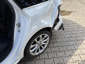 Audi A4 Avant 2.0 S-LINE HYBRIDE AUTOMAAT SPORT NAVI CLIMA LED PDC B.J 06-2019 picture 18