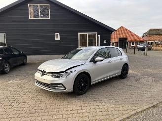 krockskadad bil auto Volkswagen Golf 8 EDITION TSI 110 PK CLIMA CAMERA CRUISE LED B.J 2022 2022/5