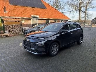 damaged passenger cars Hyundai Bayon AUTOMAAT COMFORT NAVI CLIMA CAMERA B.J 11-2025 SCHROEFSCHADE 2025/11