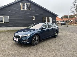 Unfallwagen Skoda Octavia ETSI AUTOMAAT HYBRIDE NAVI CLIMA VIRT DASH CAMERA TREKHAAK LED B.J 12-2024 2024/12