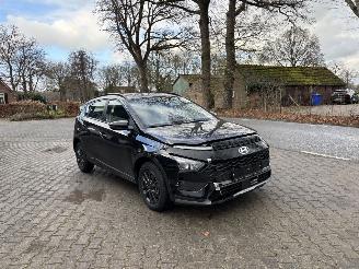 Coche accidentado Hyundai Bayon AUTOMAAT BLACK EDITION T-GDI 100 PK NAVI AIRCO CAMERA LED B.J 11-2025 2025/11