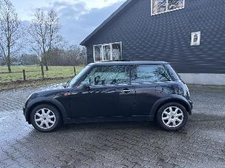 Mini Mini ONE 1.6 PANO AIRCO B.J 2003 APK maart 2027 inruiler picture 5