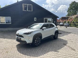 Damaged car Toyota Yaris Cross HYBRIDE 1.5 EDITION AUTOMAAT NAVI CLIMA CAMERA B.J 06-2024 2024/6