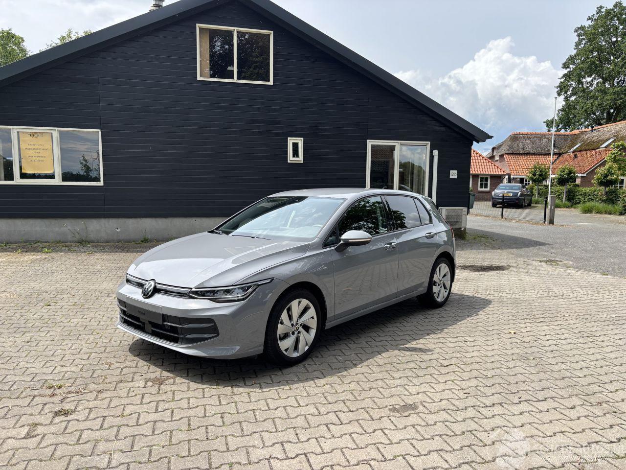 Volkswagen Golf 8.5 1.5 EDITION CLIMA CAMERA LED PDC B.J 2025 FACELIFT lichte schade