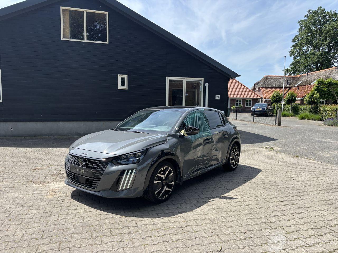 Peugeot 208 HYBRIDE 136 PK PANO AUTOMAAT NAVI CLIMA CAMERA LED B.J 2025