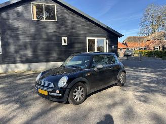 uszkodzony samochody osobowe Mini One 1.6 Panodak Airco elec pakket B.J 2003 inruiler geen schade 2003/5
