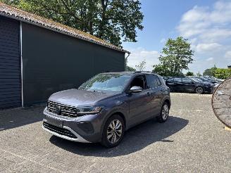 krockskadad bil auto Volkswagen T-Cross TSI 116 PK AUTOMAAT NAVI CLIMA CAMERA LED B.J 06-2024 FACELIFT 2024/6