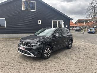 krockskadad bil auto Volkswagen T-Cross AUTOMAAT 116 PK NAVI CLIMA CAMERA B.J 12-2024 FACELIFT 2024/12