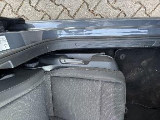 Volkswagen Golf 8 TSI 110 PK NAVI CLIMA CAMERA LED PDC PRIVACY GLASS B.J 04-2023 picture 19
