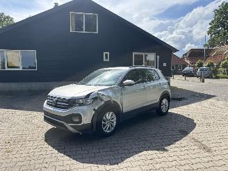 skadebil auto Volkswagen T-Cross AUTOMAAT 110 PK NAVI CLIMA CAMERA VIRT DASH B.J 09-2023 2023/9