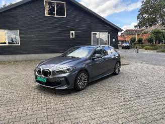 skadebil auto BMW 1-serie 118 M SPORT 6 BAK NAVI CLIMA PDC LED B.J 2020 2020/1