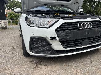 Audi A1 TFSI  VIRT DASH AIRCO PDC B.J 2023 LICHTE SCHADE picture 13
