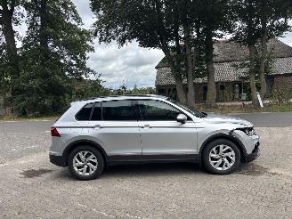 Volkswagen Tiguan TIGUAN AUTOMAAT 150 PK NAVI CLIMA CAMERA VIR DASHBOARD LED TREKHAAK B.J 2024 picture 6