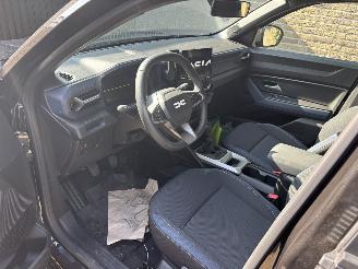 Dacia Duster AUTOMAAT 1.6 HYBRIDE NAVI CLIMA CAMERA PDC LED B.J 12-2024 picture 11