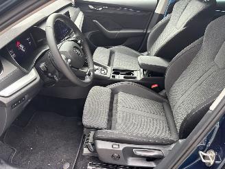 Skoda Octavia AUTOMAAT HYBRIDE NAVI CLIMA VIRT DASH CAMERA TREKHAAK LED B.J 12-2024 picture 9