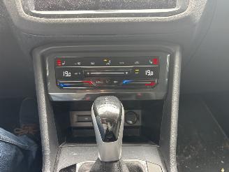 Volkswagen Tiguan AUTOMAAT 150 PK NAVI CLIMA CAMERA VIR DASHBOARD LED TREKHAAK B.J 2024 picture 17