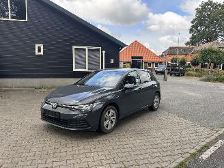 krockskadad bil auto Volkswagen Golf 8 TSI NAVI CLIMA VIRT DASH LED B.J 2020 2020/1
