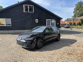 uszkodzony samochody osobowe Volkswagen Golf 8 TSI 110 PK NAVI CLIMA PDC CRUISE B.J 09-2022 2022/9
