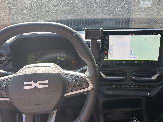 Dacia Duster AUTOMAAT 1.6 HYBRIDE NAVI CLIMA CAMERA PDC LED B.J 12-2024 picture 14