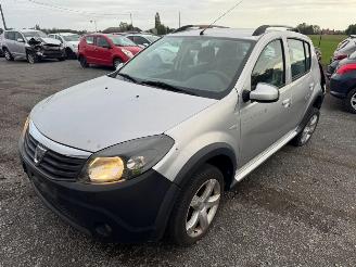 Unfallwagen Dacia Sandero  2012/9