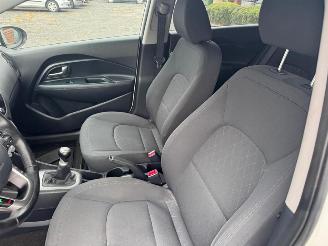Kia Rio  picture 23