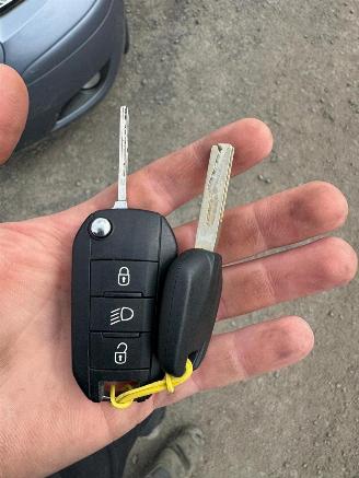 Peugeot 208  picture 27