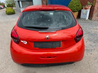 Peugeot 208  picture 6