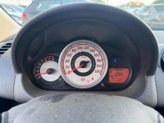 Mazda 2  picture 17
