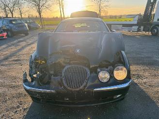 krockskadad bil auto Jaguar S-type  2001/2