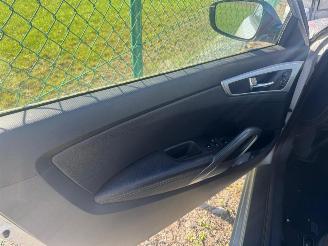 Hyundai Veloster  picture 9