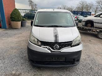 Damaged car Nissan Nv200  2013/8