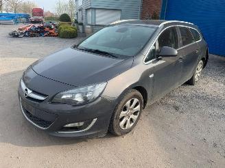 Vaurioauto  passenger cars Opel Astra J  COSMO 2014/1