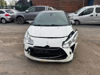 Vaurioauto  passenger cars Citroën DS3 SO CHIC 2014/5