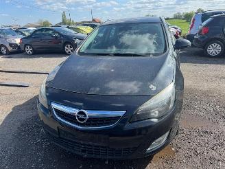 krockskadad bil auto Opel Astra J  ACTIVE 2013/1