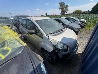 Vaurioauto  passenger cars Kia Venga  2010/7