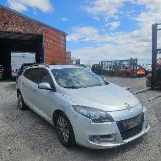 krockskadad bil auto Renault Mégane III GRANDTOUR 2013/4
