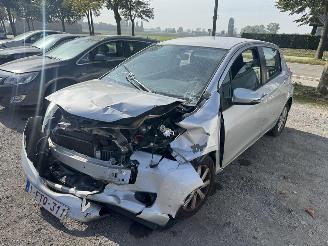 Voiture accidenté Toyota Yaris III  LIFE 2013/10
