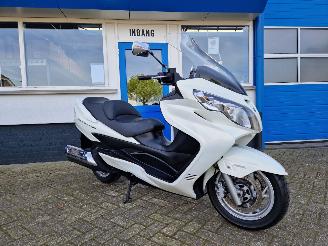 uszkodzony motocykle Suzuki  AN 400 BURGMAN TOP STAAT 2012/2