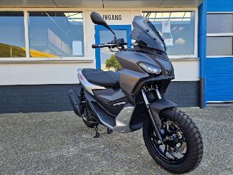Schade motor Aprilia  SR GT 200 2023/6
