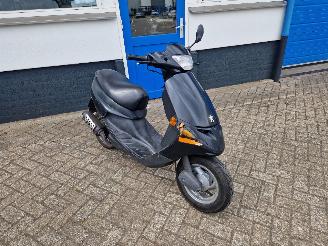 Schade scooter Peugeot  ZENITH 25KM 2005/8