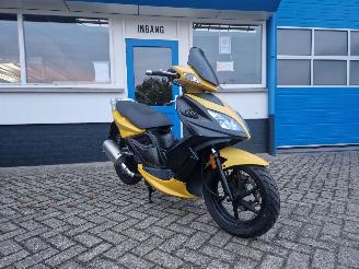 skadebil bromfiets Kymco  SUPER 8 45KM 2009/8