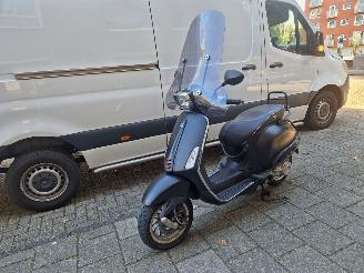 skadebil bromfiets Vespa  SPRINT 2017/2