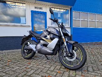 Super Soco  TSX STREETHUNTER picture 4