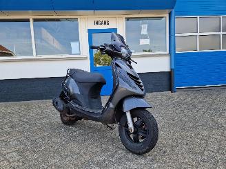 Piaggio  ZIP 45KM BROM SCOOTER picture 16