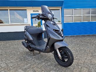 Piaggio  ZIP 45KM BROM SCOOTER picture 15