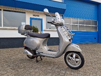 Vespa  LX 4T 4V TOURING picture 3