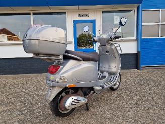 Vespa  LX 4T 4V TOURING picture 9