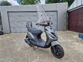 skadebil bromfiets Piaggio  ZIP 2018/4