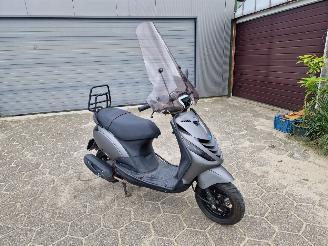 Piaggio  ZIP picture 2